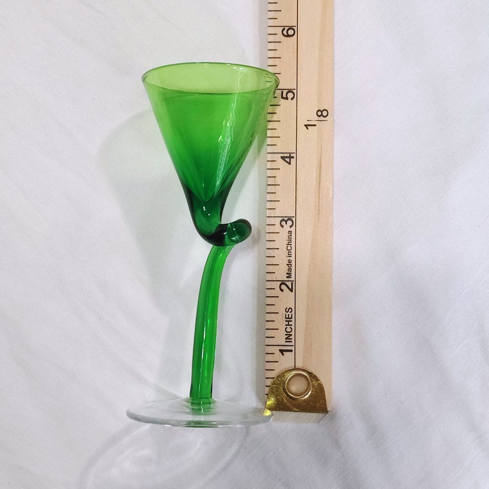 Green Art Glass Martini (Cordial) Shot Glass‎ with Unique Twisted Stem Barware - Picture 7 of 7